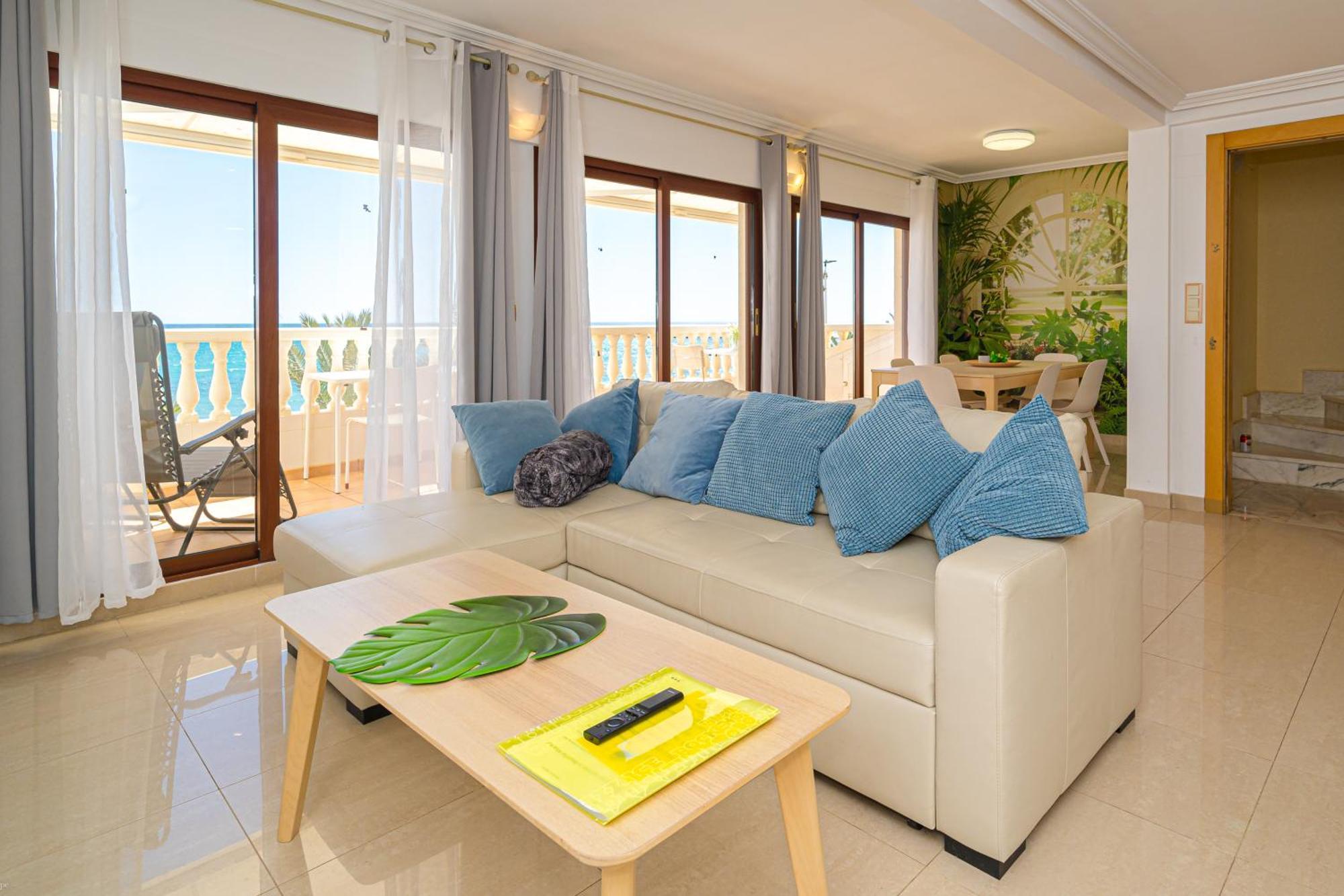 Front Line Apartment Jakarta 2 El Campello Buitenkant foto